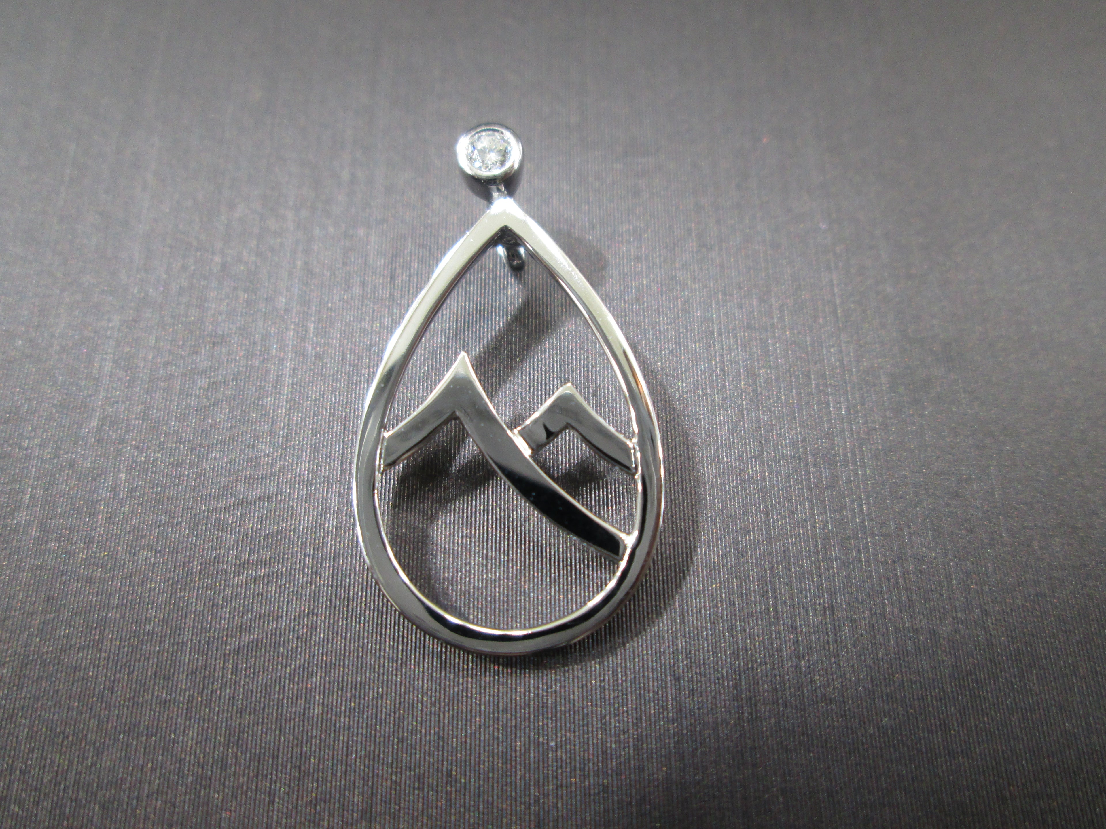 PENDANT GOLD DESIGNER