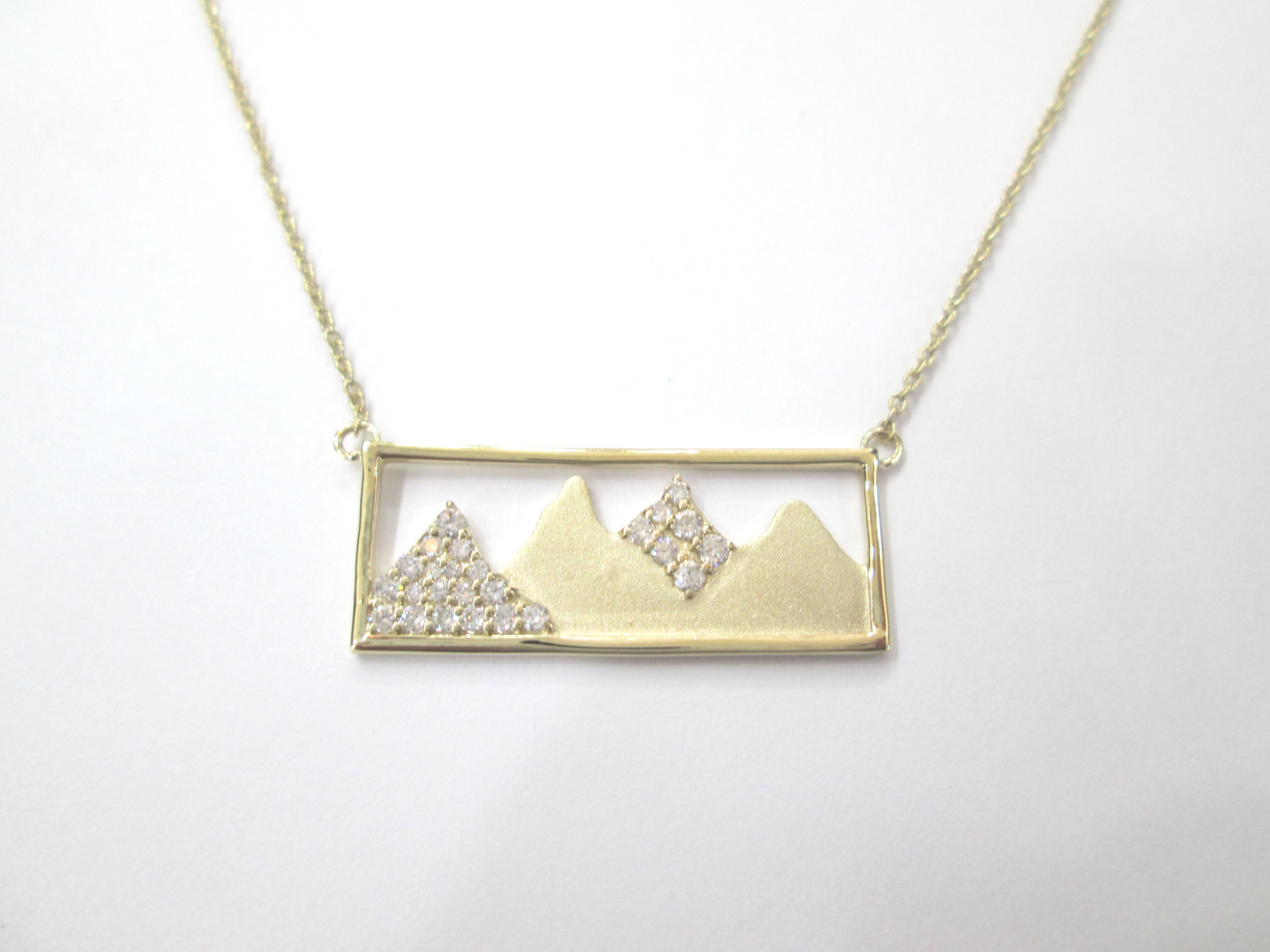 PENDANT GOLD DESIGNER