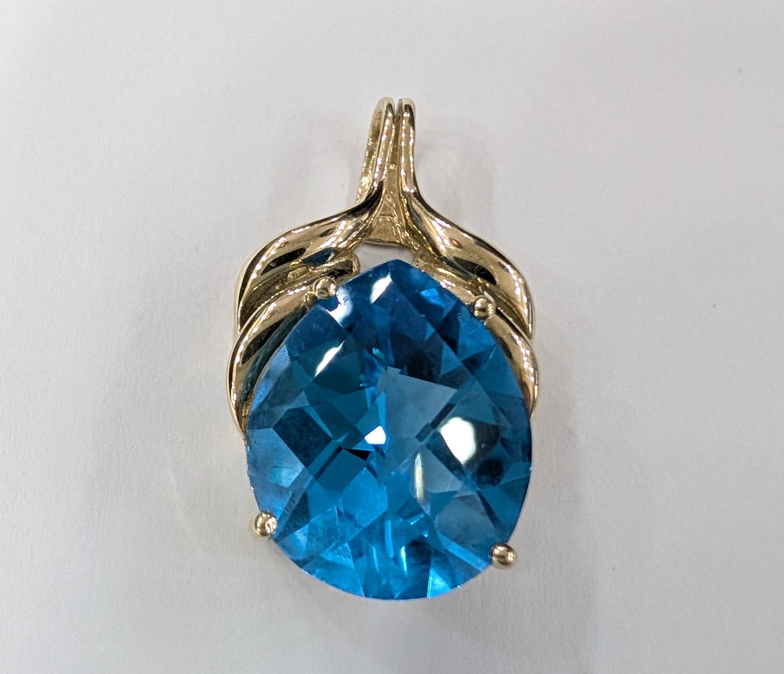 PENDENT GOLD