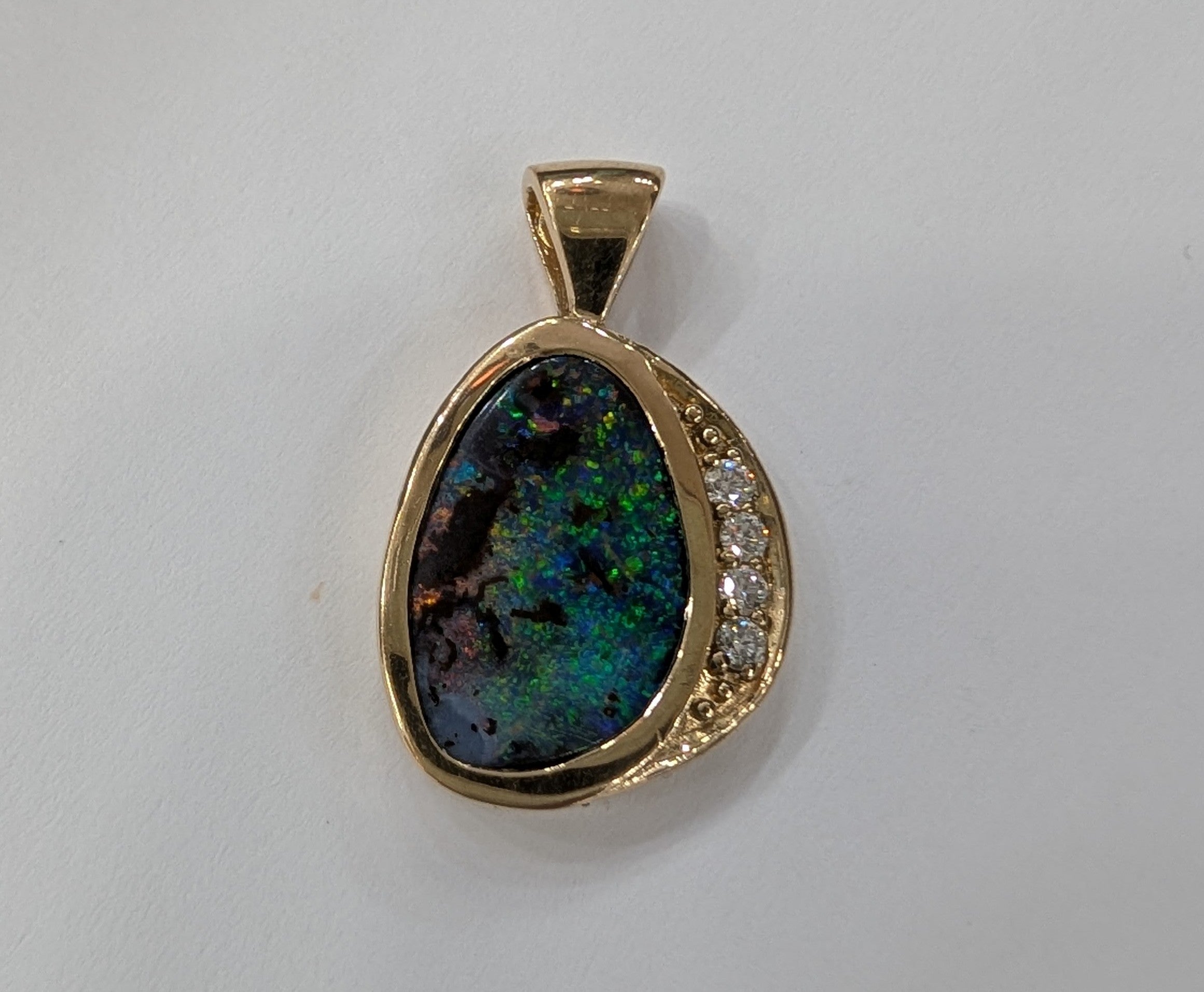 PENDENT GOLD