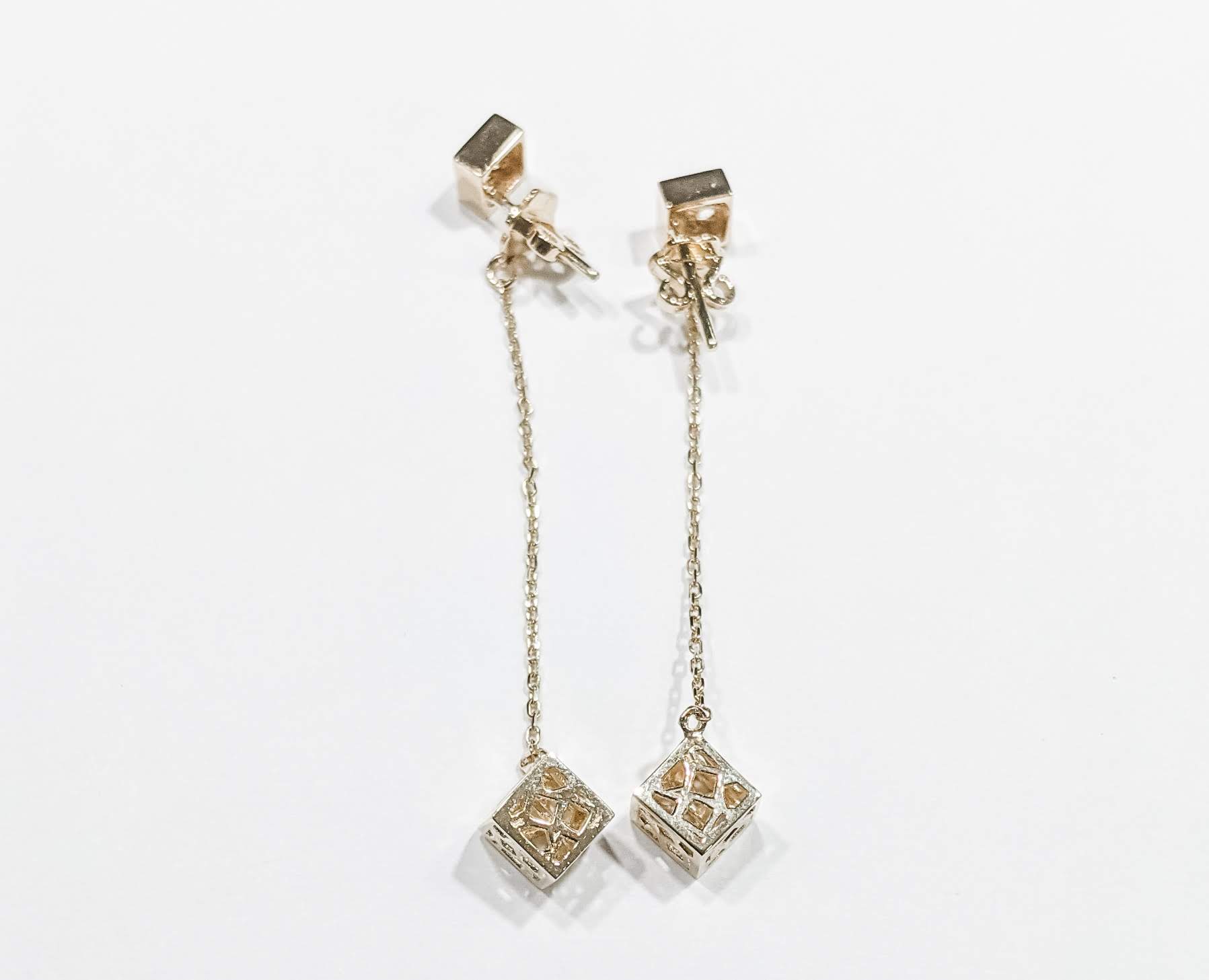 EARRING GOLD DESIGNER