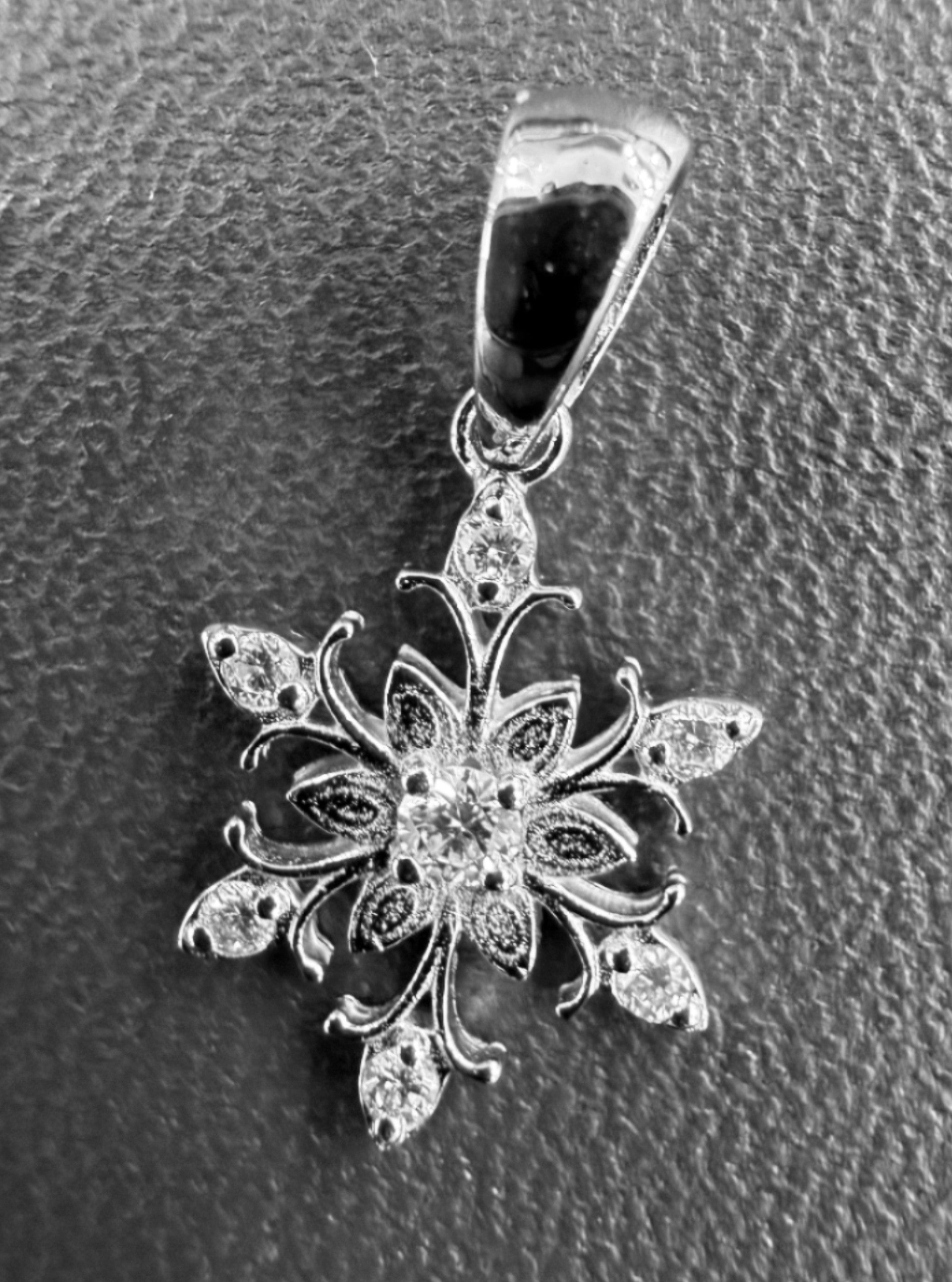 PENDANT GOLD DESIGNER